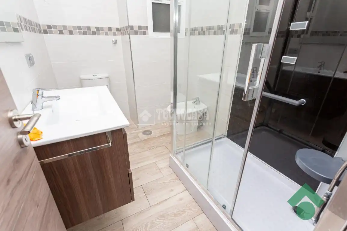 Bathroom of Flat for sale in Algeciras  with Terrace