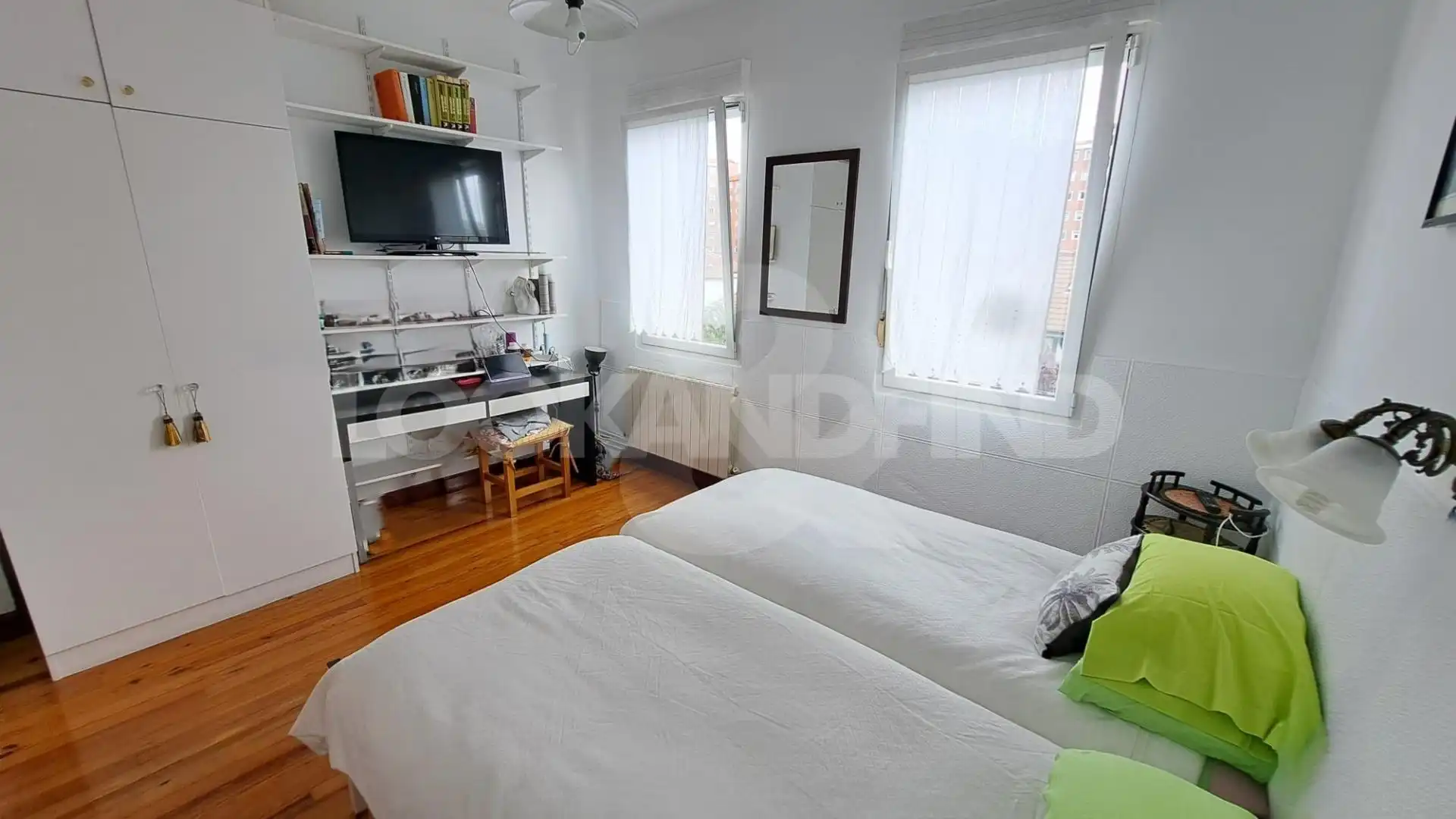 Dormitori de Casa o xalet en venda en Bilbao  amb Calefacció, Jardí privat i Terrassa