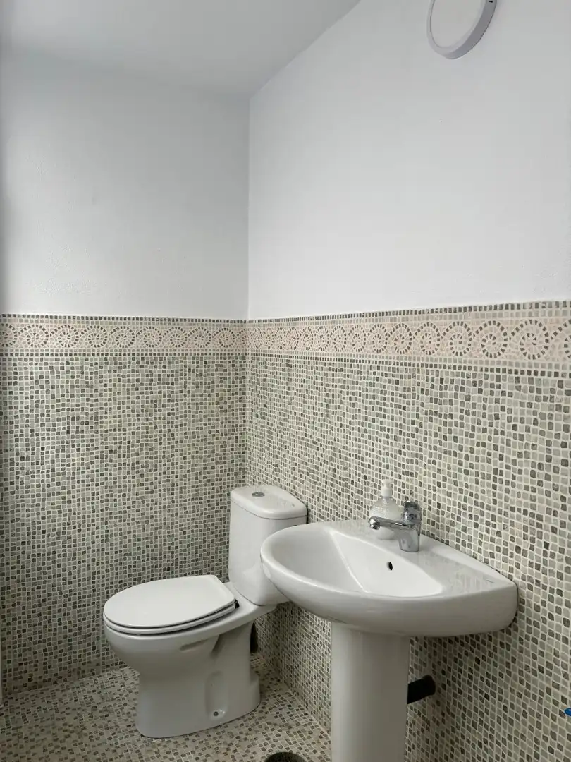 Bathroom of Houses for share in Jaén  with Air Conditioner, Private garden and Terrace