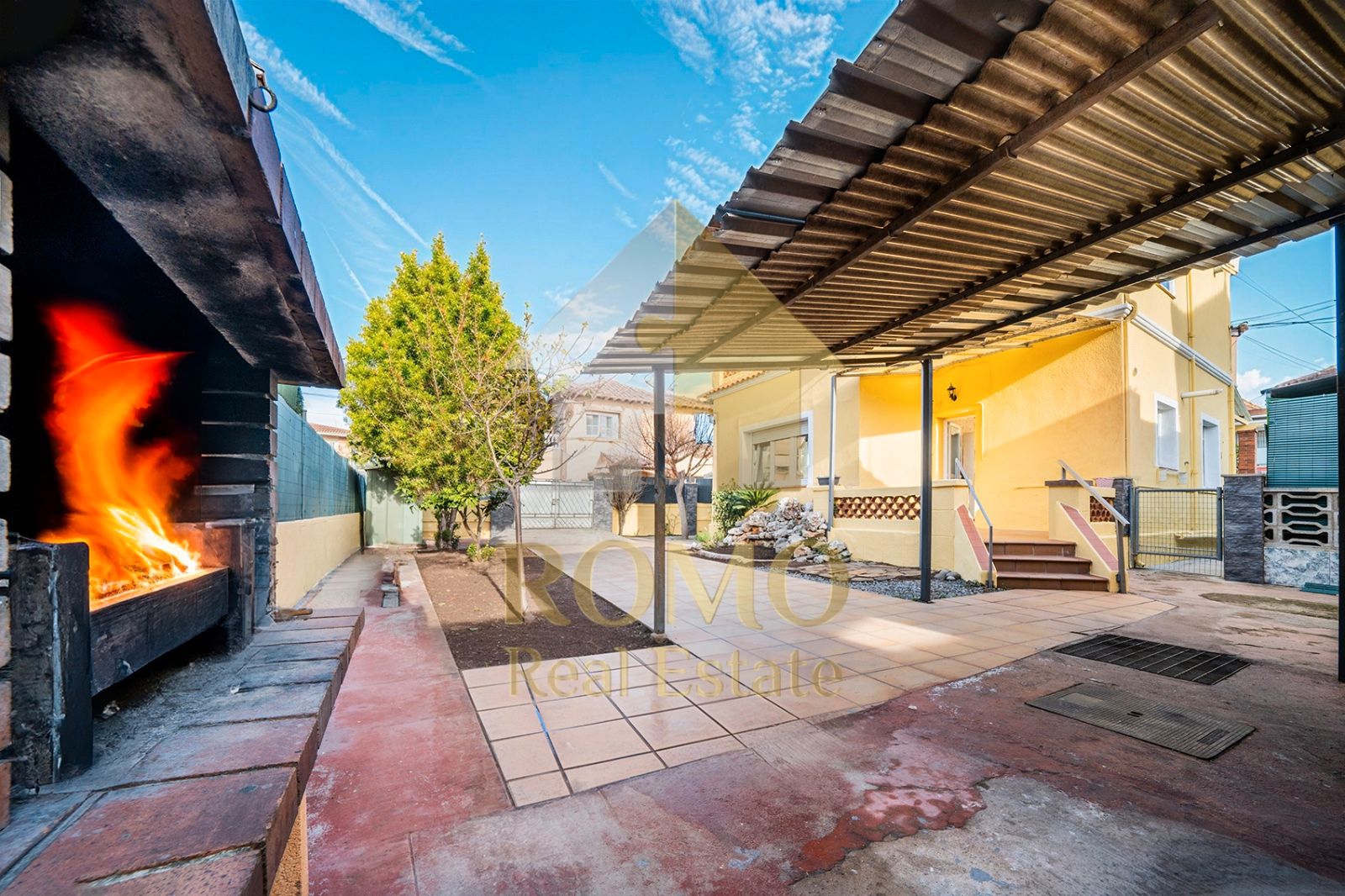 Vista exterior de Casa o xalet de lloguer en Santa Perpètua de Mogoda amb Aire condicionat, Calefacció i Jardí privat