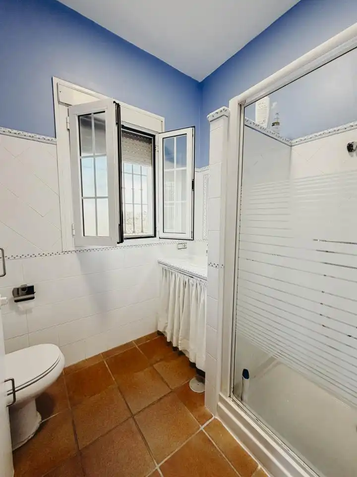 Baño de Casa o chalet en venta en Arcos de la Frontera con Aire acondicionado, Jardín privado y Terraza