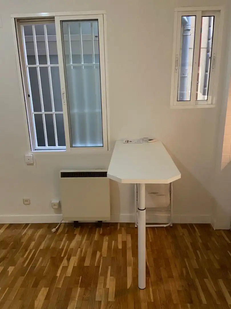 Dormitori de Apartament de lloguer en Madrid amb Calefacció, Moblat i Forn