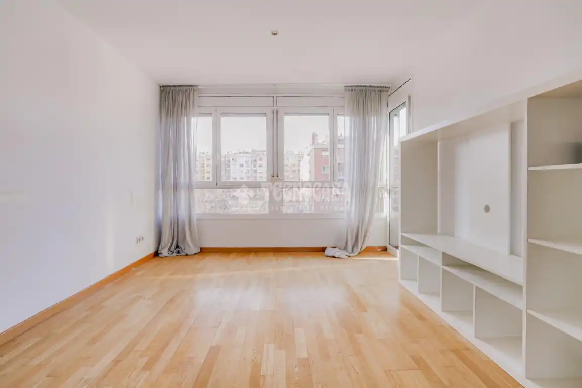 Sala de estar de Piso en venta en Barcelona con Aire acondicionado, Parquet y Balcón