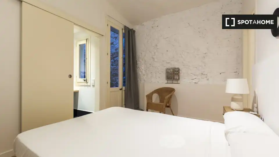Habitació a Sant Pere, Sta. Caterina i la Ribera