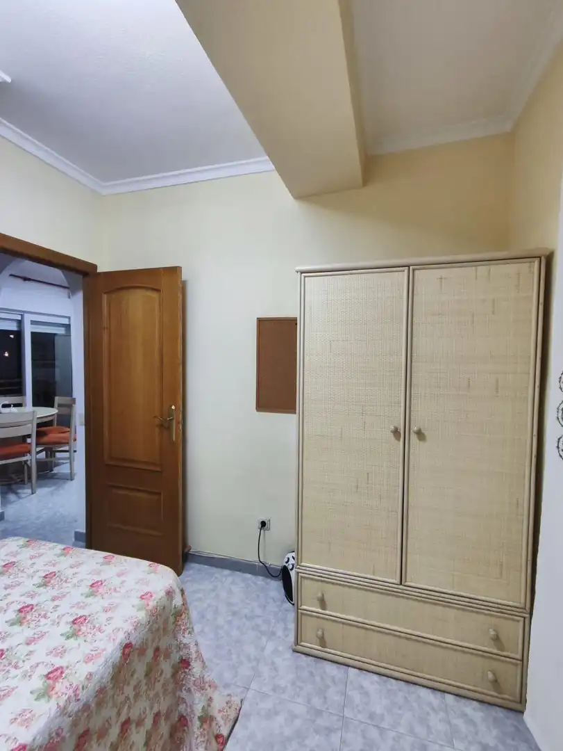 Dormitori de Apartament de lloguer en Torrevieja amb Aire condicionat, Calefacció i Terrassa