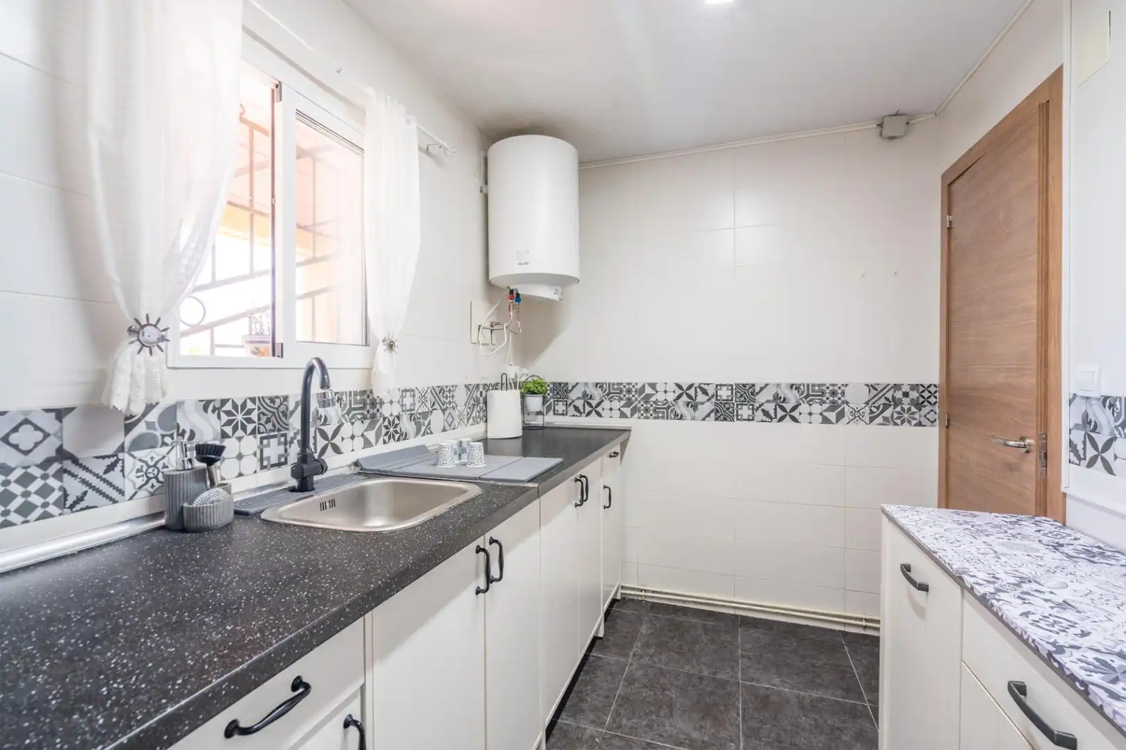 Cocina de Casa o chalet en venta en Benaguasil con Aire acondicionado, Calefacción y Jardín privado
