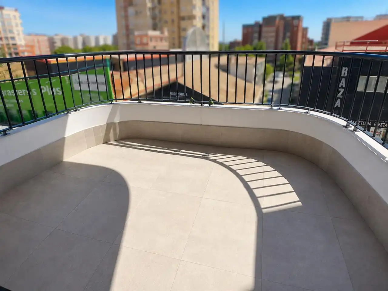 Terrassa de Pis de lloguer en Málaga amb Piscina i Moblat