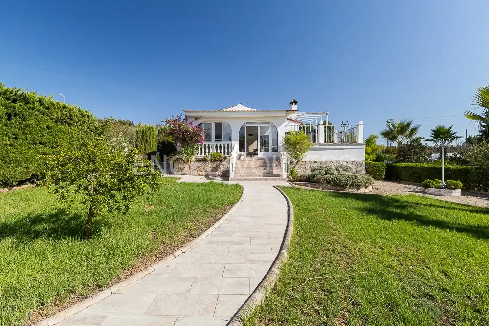 Vista exterior de Casa o chalet de alquiler en Turís con Aire acondicionado, Calefacción y Jardín privado