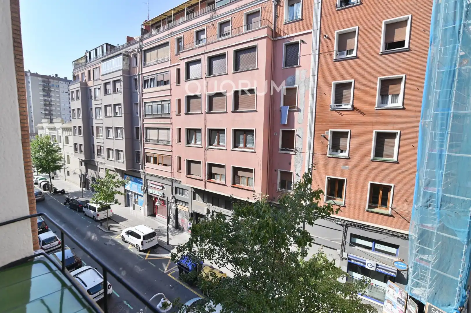 Vista exterior de Pis en venda en Bilbao  amb Calefacció