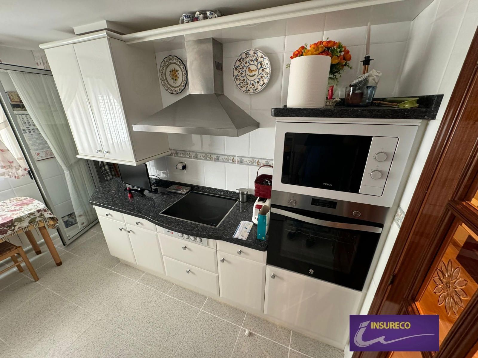 Cuina de Pis en venda en León Capital  amb Calefacció, Parquet i Terrassa