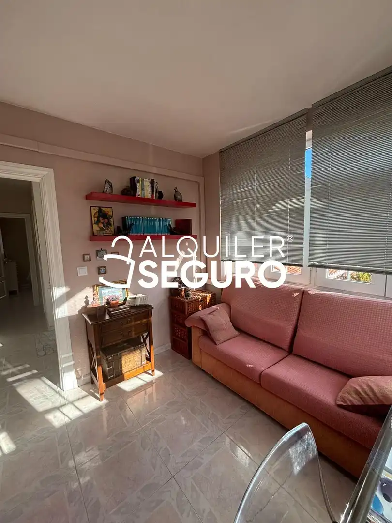 Detached house with pool to rent in Escritor busto previ, imagen 15
