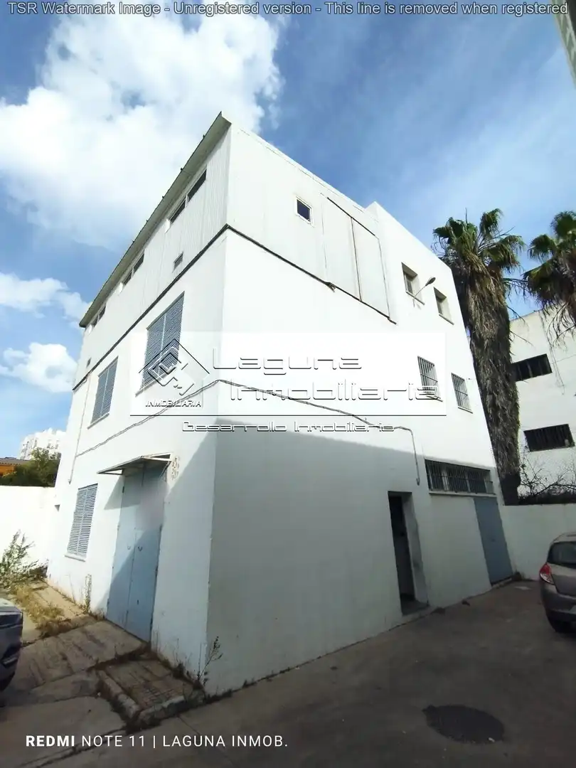 Außenansicht von Fabrikhallen zum Verkauf in Cádiz