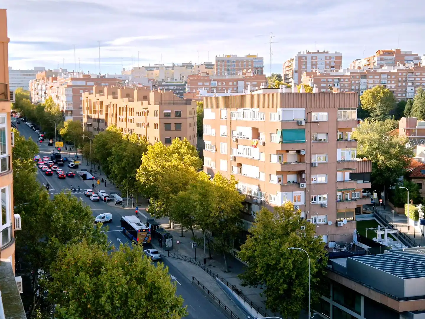 Vista exterior de Àtic en venda en Madrid amb Aire condicionat, Calefacció i Terrassa
