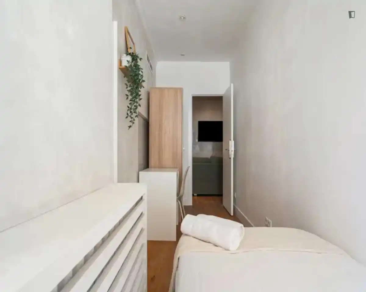 Habitación de Apartamento para compartir en Madrid con Aire acondicionado, Calefacción y Amueblado
