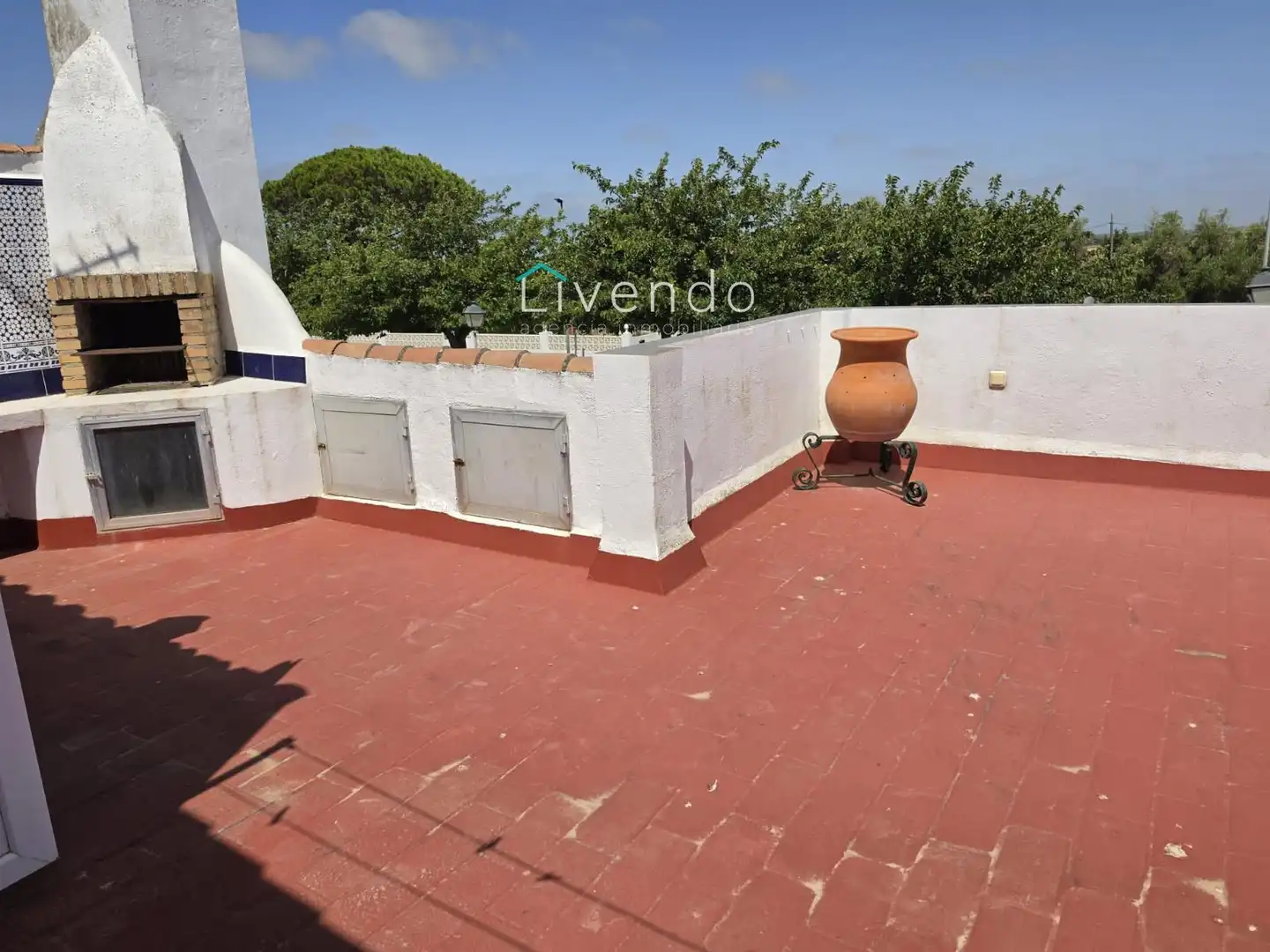 Terrassa de Casa o xalet en venda en Chiclana de la Frontera amb Jardí privat, Piscina i Piscina comunitària