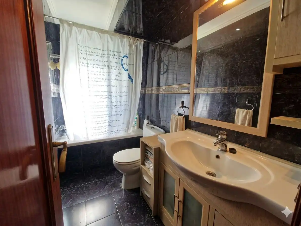 Baño de Piso en venta en Torrent con Aire acondicionado, Amueblado y Balcón
