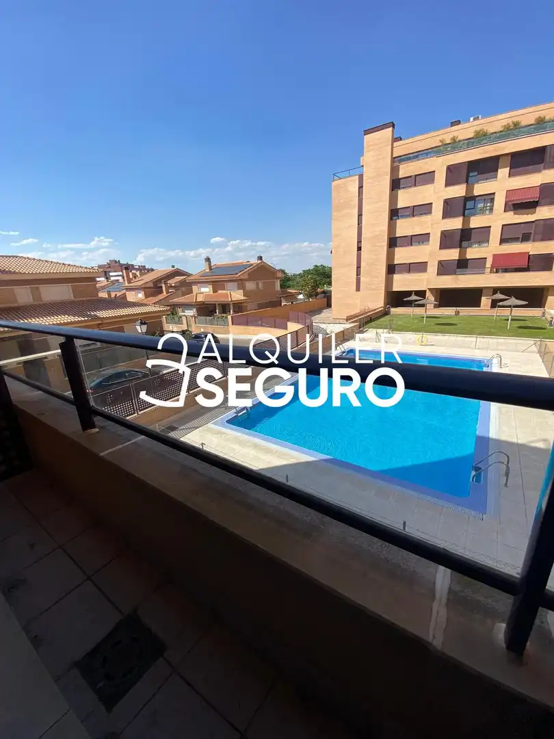 Piscina de Pis de lloguer en Guadalajara amb Calefacció, Terrassa i Piscina