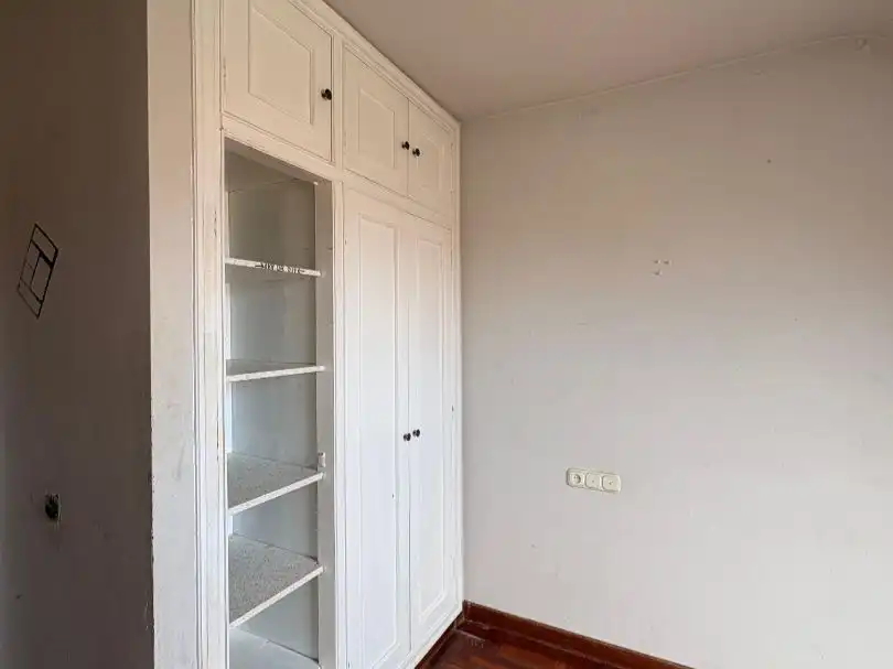 Habitación de Piso en venta en Gijón  con Terraza, Piscina y Balcón