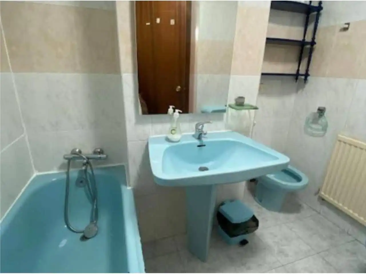 Bathroom of Flat for rent in Burgos  with Heating, Parquet flooring and Terrace