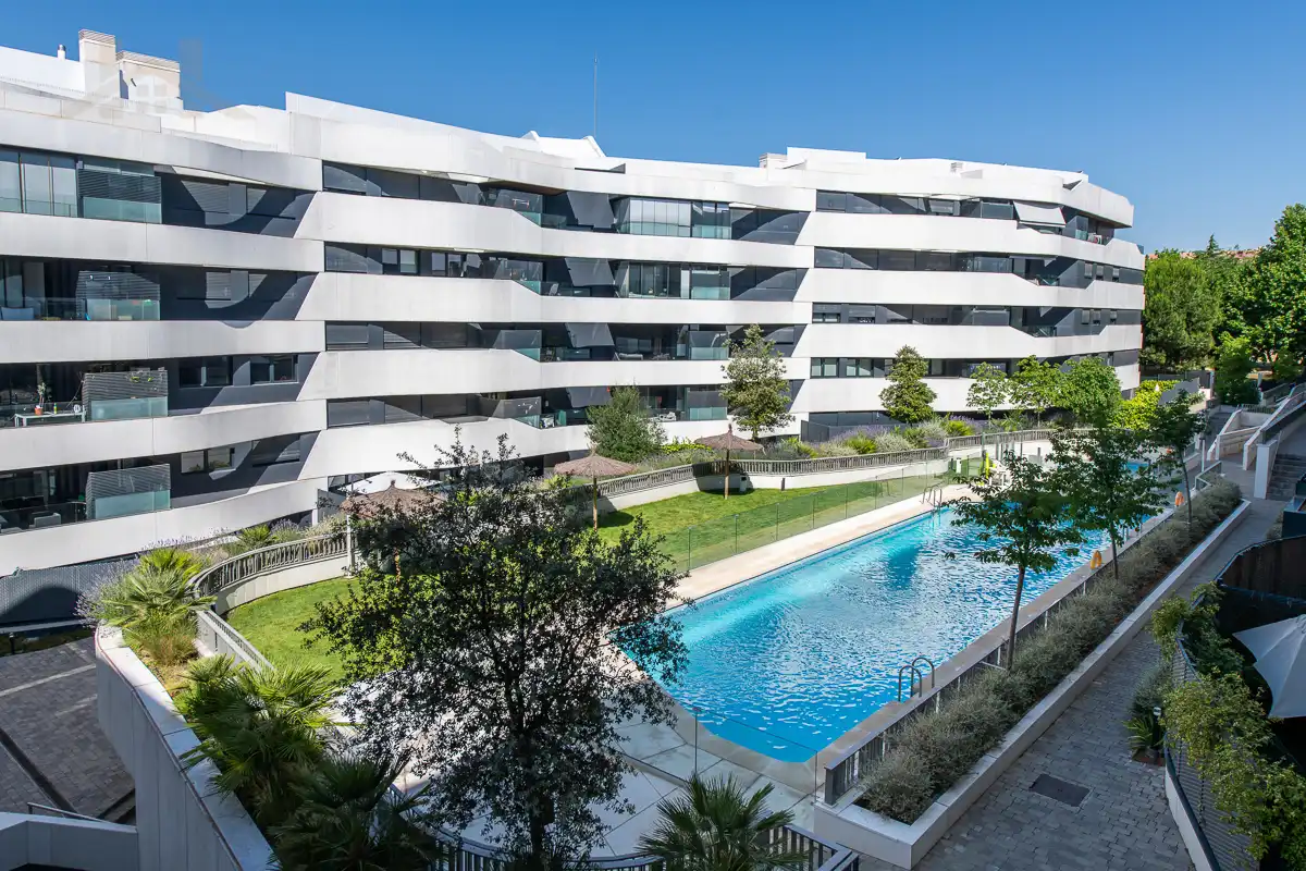 Vista exterior de Pis en venda en Alcobendas amb Aire condicionat, Calefacció i Parquet