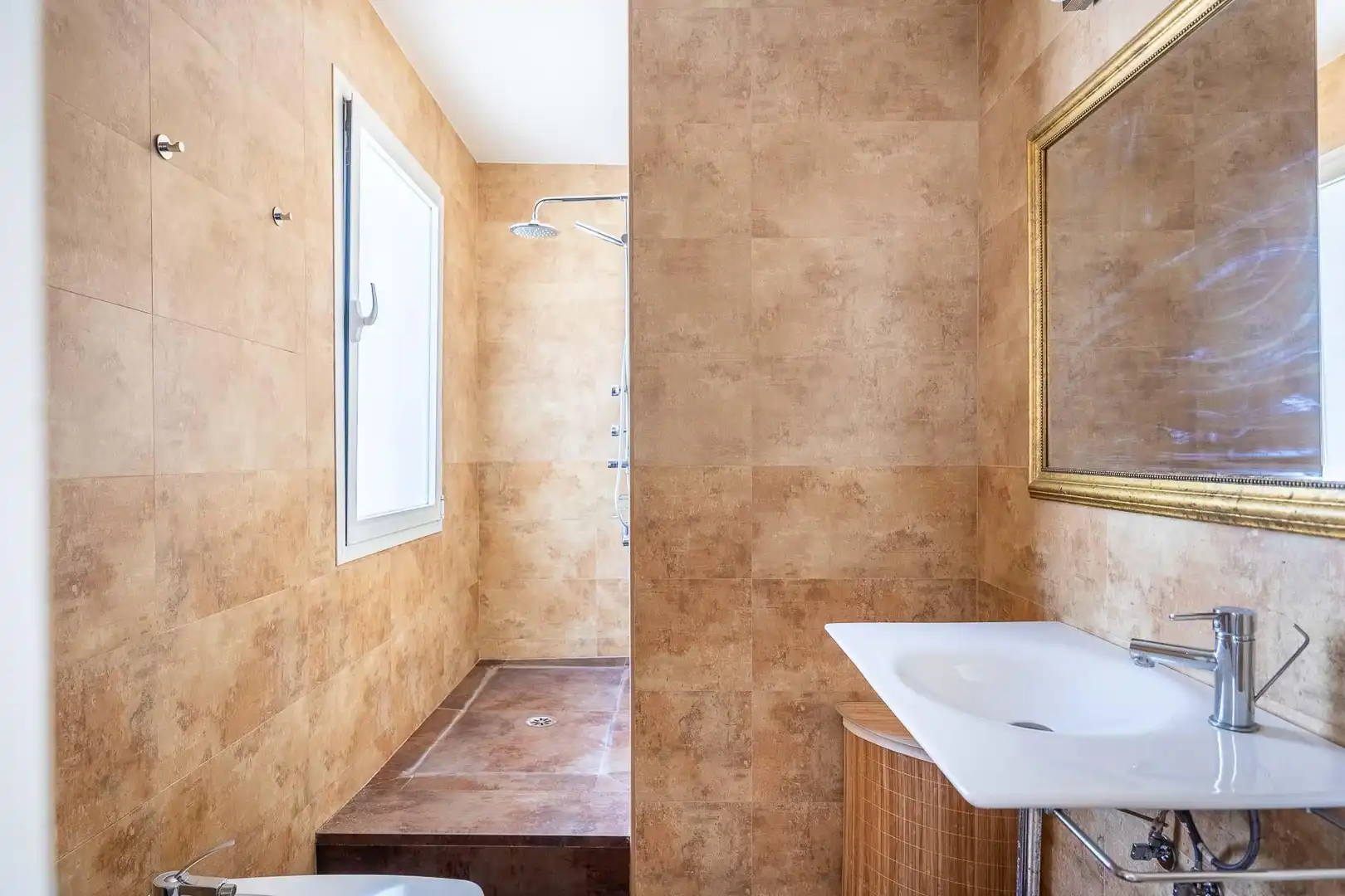 Baño de Piso en venta en Sevilla con Aire acondicionado, Calefacción y Balcón