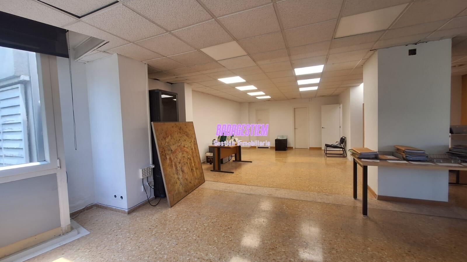 Oficina de lloguer en Badalona
