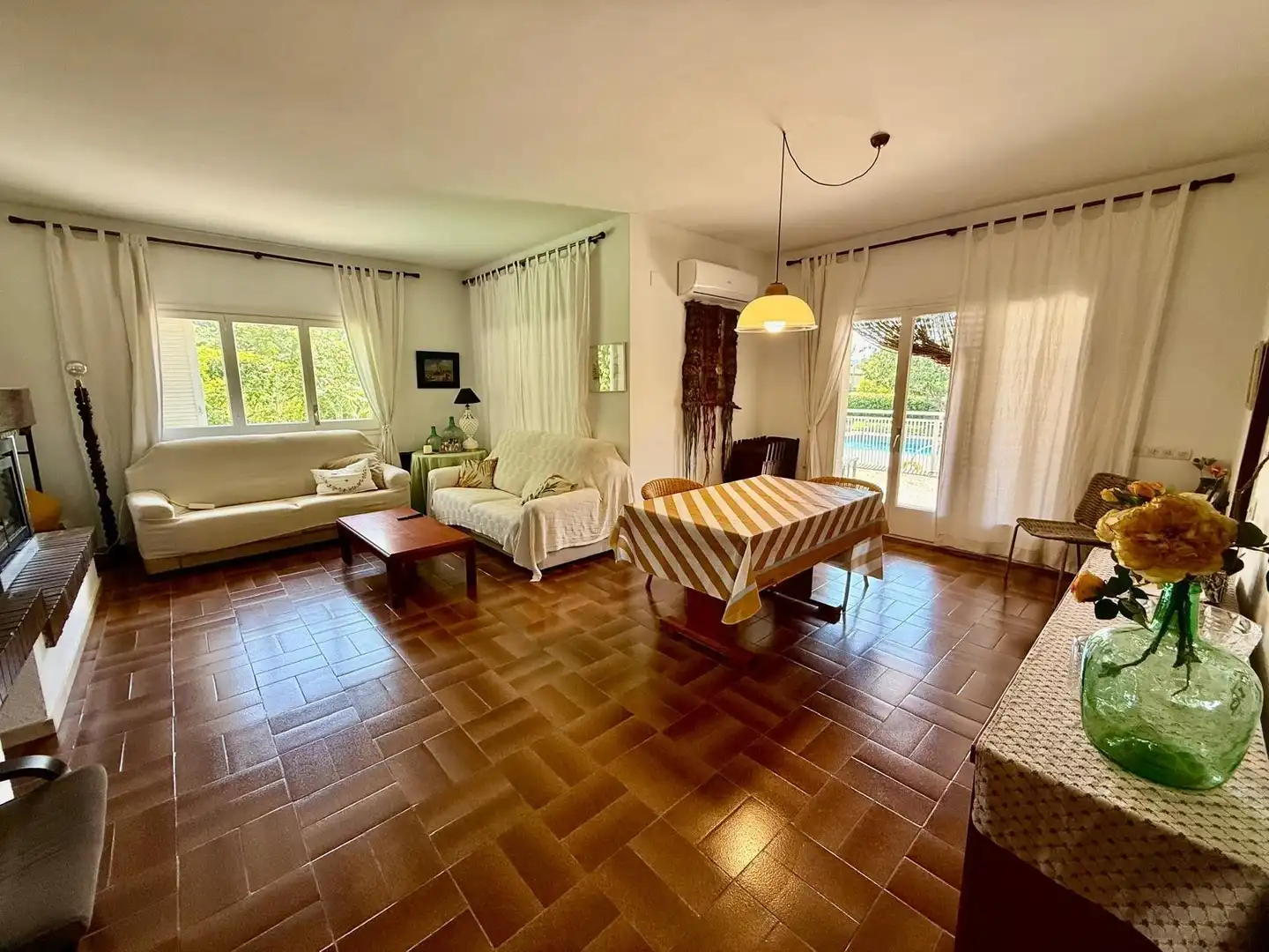 Sala de estar de Casa o chalet en venta en La Torre de Claramunt con Aire acondicionado, Calefacción y Jardín privado