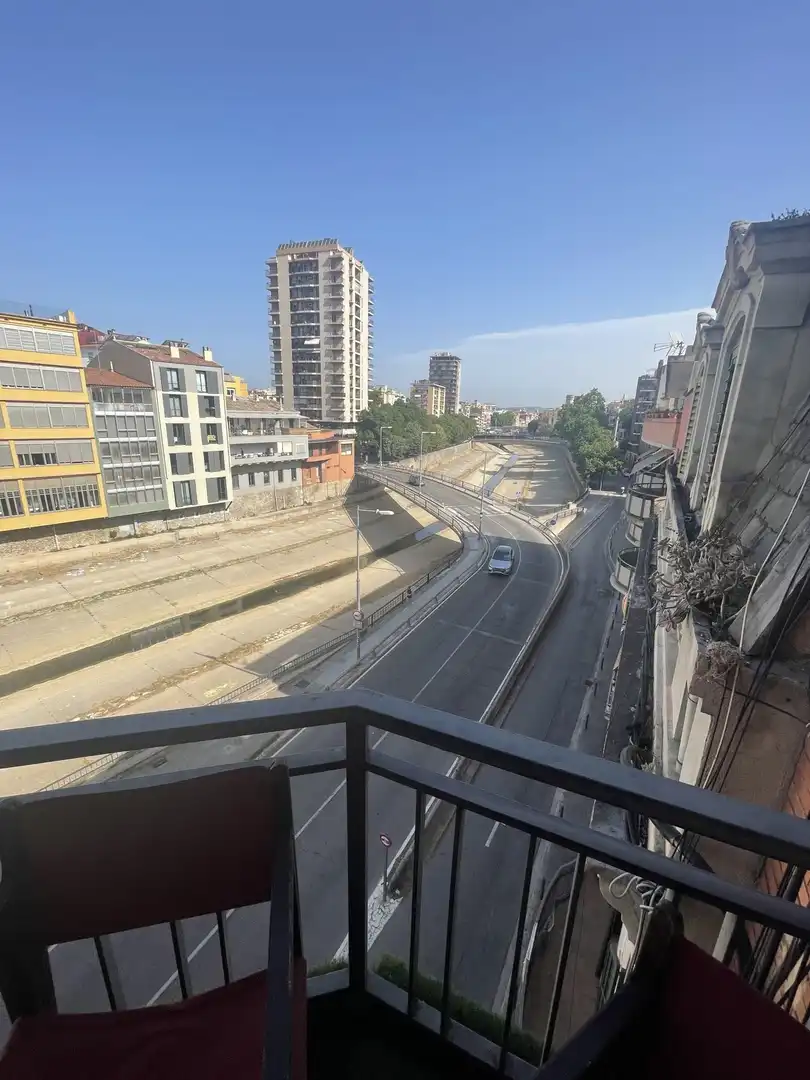 Vista exterior de Pis en venda en Girona amb Aire condicionat, Calefacció i Balcó