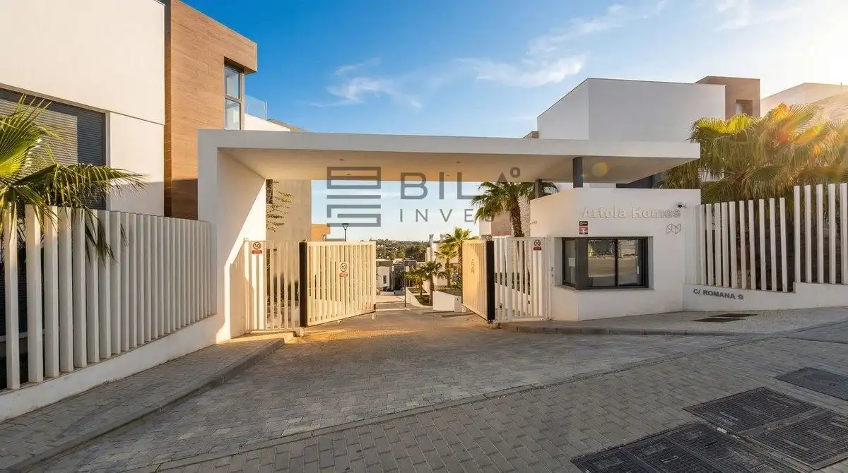 Vista exterior de Ático en venta en Marbella con Aire acondicionado, Terraza y Trastero