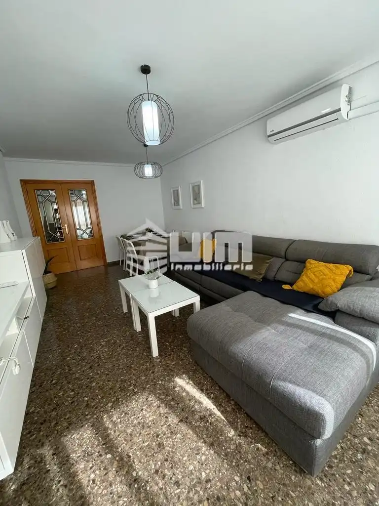 Piso con ascensor en venta en CALLE CANOVAS DEL CASTILLO