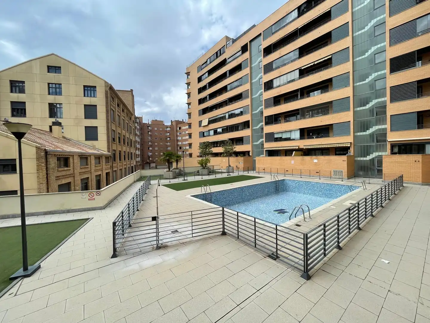Piscina de Piso de alquiler en Zaragoza con Aire acondicionado, Calefacción y Parquet