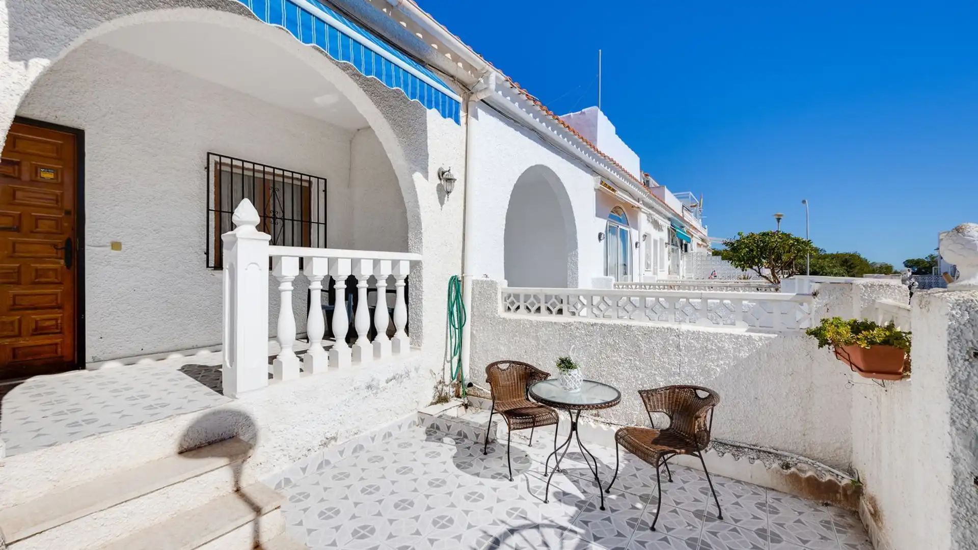 Terrassa de Casa adosada en venda en Torrevieja amb Aire condicionat, Calefacció i Jardí privat