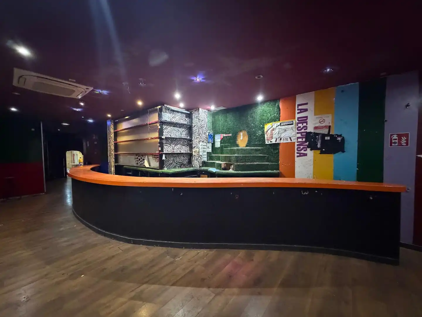 Local comercial de lloguer a Calle del León