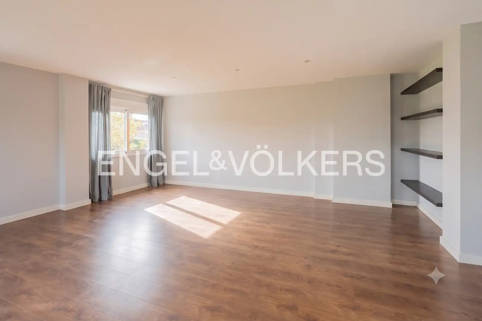 Sala de estar de Casa adosada de alquiler en Tres Cantos con Aire acondicionado, Calefacción y Jardín privado