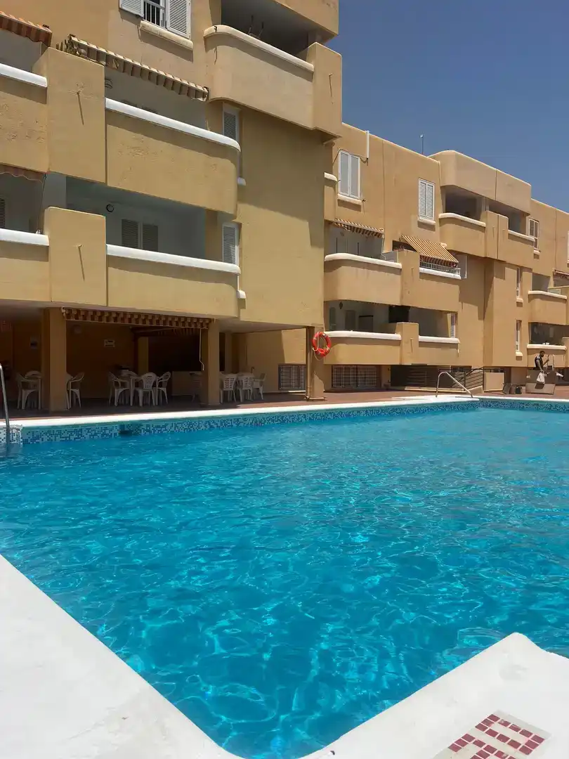 Schwimmbecken von Wohnung zur Miete in Garrucha mit Klimaanlage, Privatgarten und Parkett