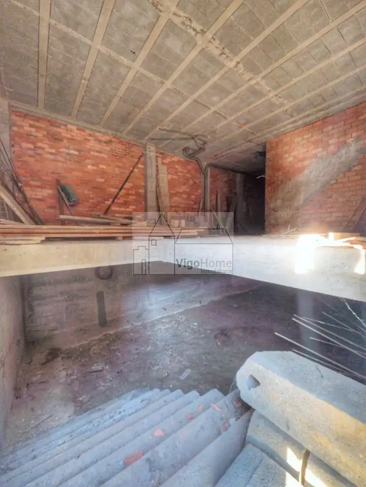 Planta baja en venta en Vigo  con Calefacción
