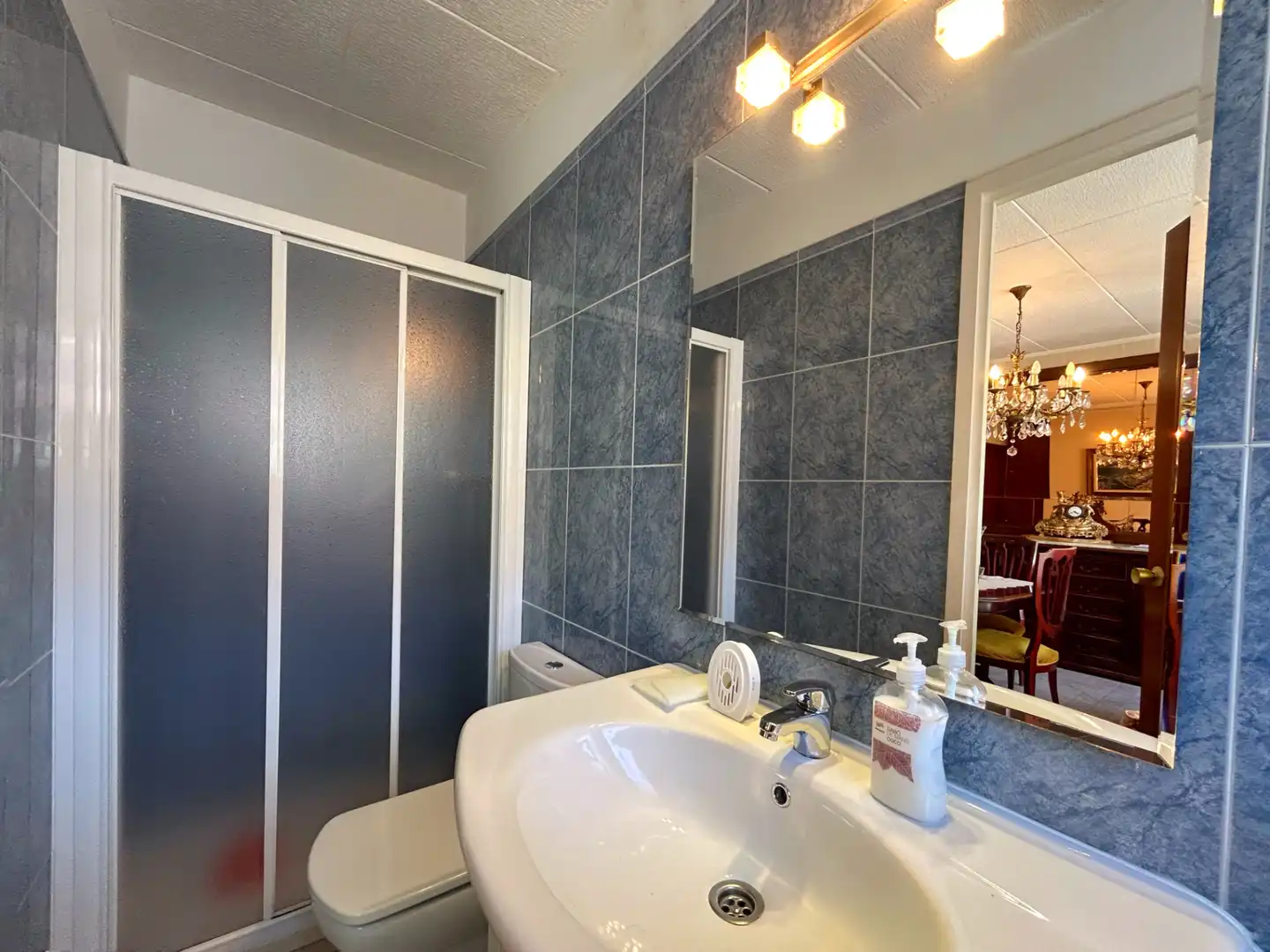 Badezimmer von Einfamilien-Reihenhaus zum Verkauf in Vic mit Heizung, Terrasse und Abstellraum