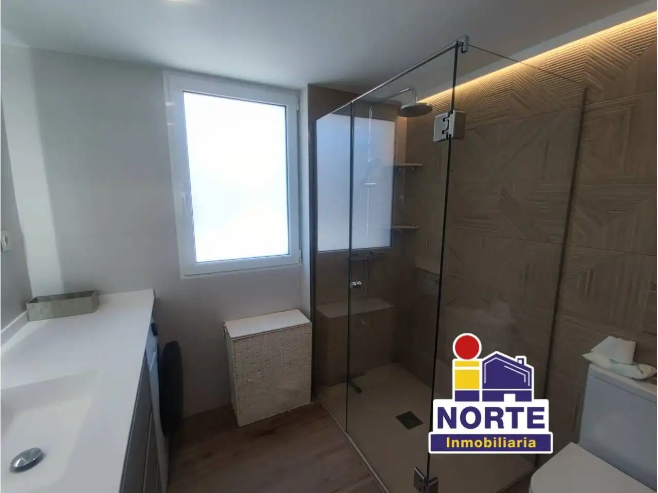 Baño de Piso de alquiler en Alcoy / Alcoi con Aire acondicionado, Calefacción y Amueblado