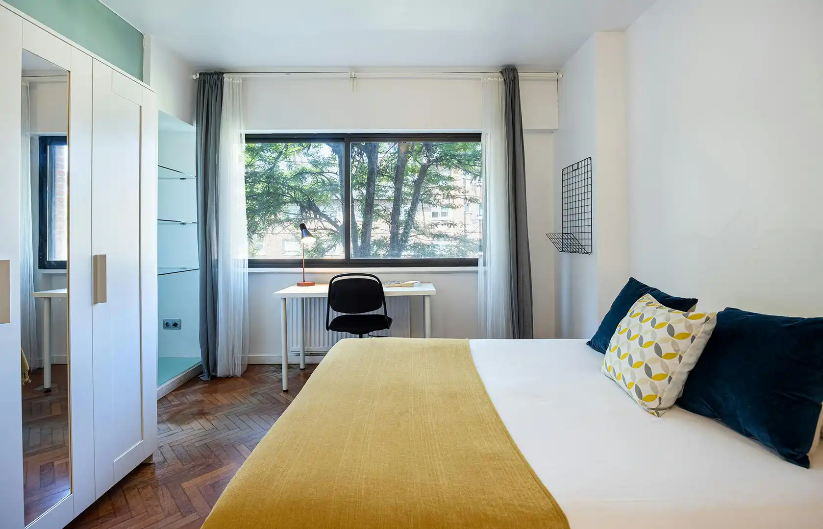 Bedroom of Flat for share in Madrid  with Heating, Furnished and Washing machine