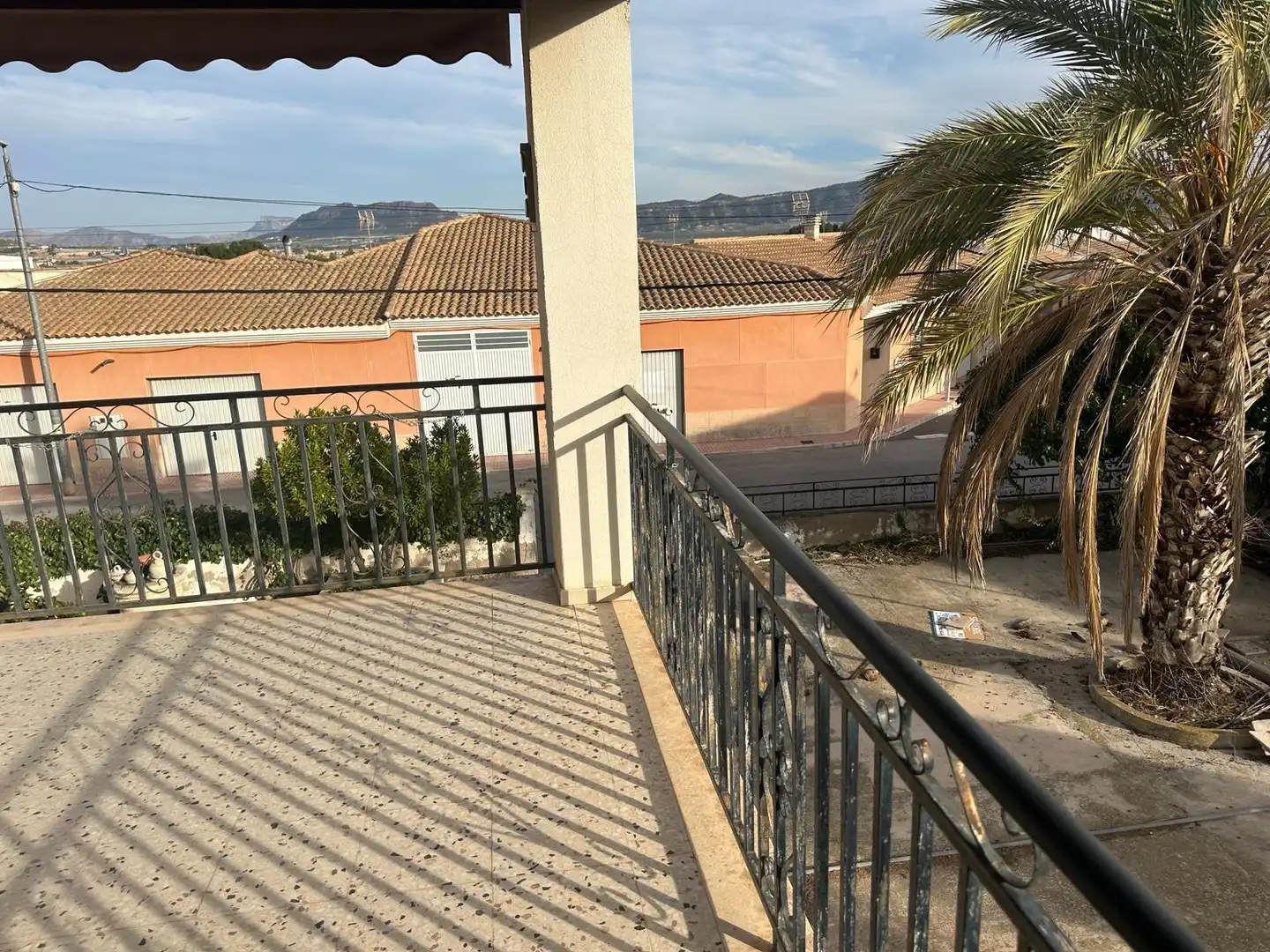Vista exterior de Casa adosada en venta en Salinas con Calefacción, Jardín privado y Terraza