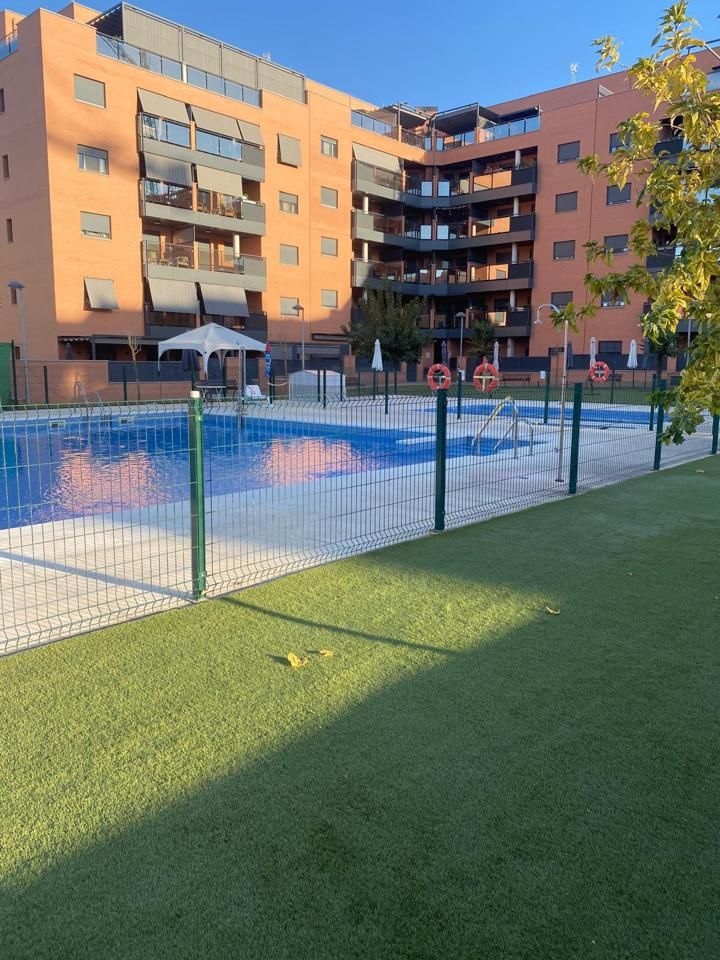 Piscina de Piso de alquiler en Montequinto con Aire acondicionado, Calefacción y Amueblado
