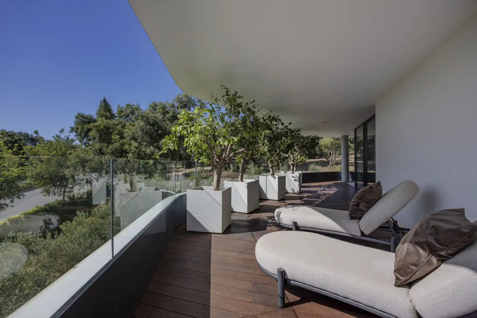 Terrasse von Wohnungen zum Verkauf in Sotogrande mit Klimaanlage, Terrasse und Abstellraum