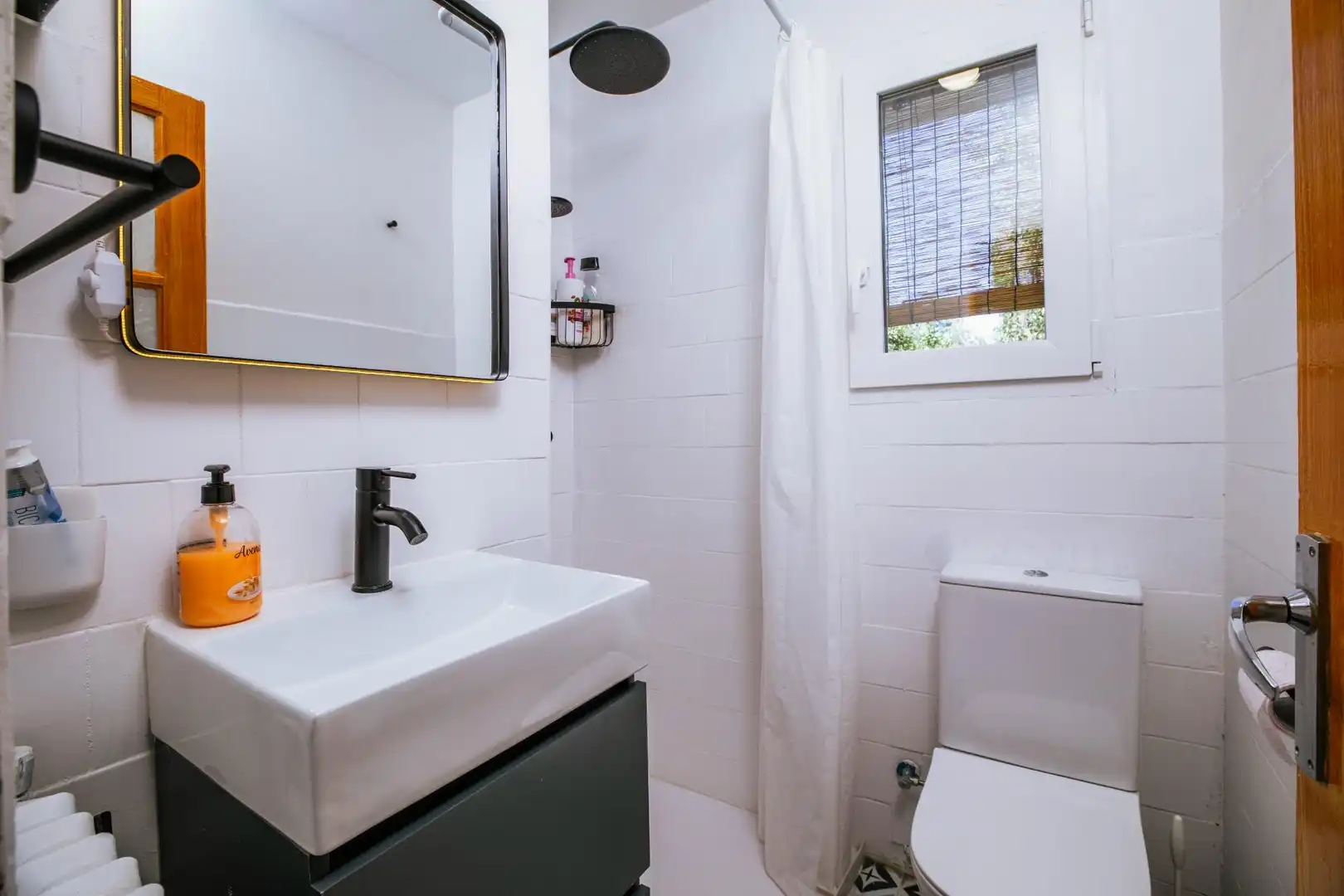 Badezimmer von Wohnung zum Verkauf in Sabiñánigo mit Heizung, Abstellraum und Möbliert