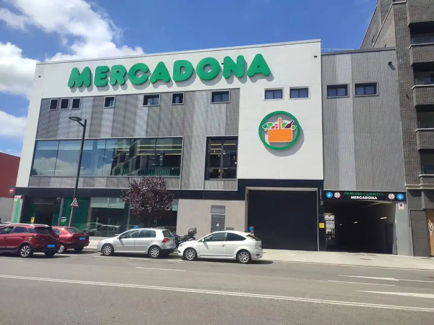 Piso en venta en Oviedo  con Parquet, Trastero y Piscina