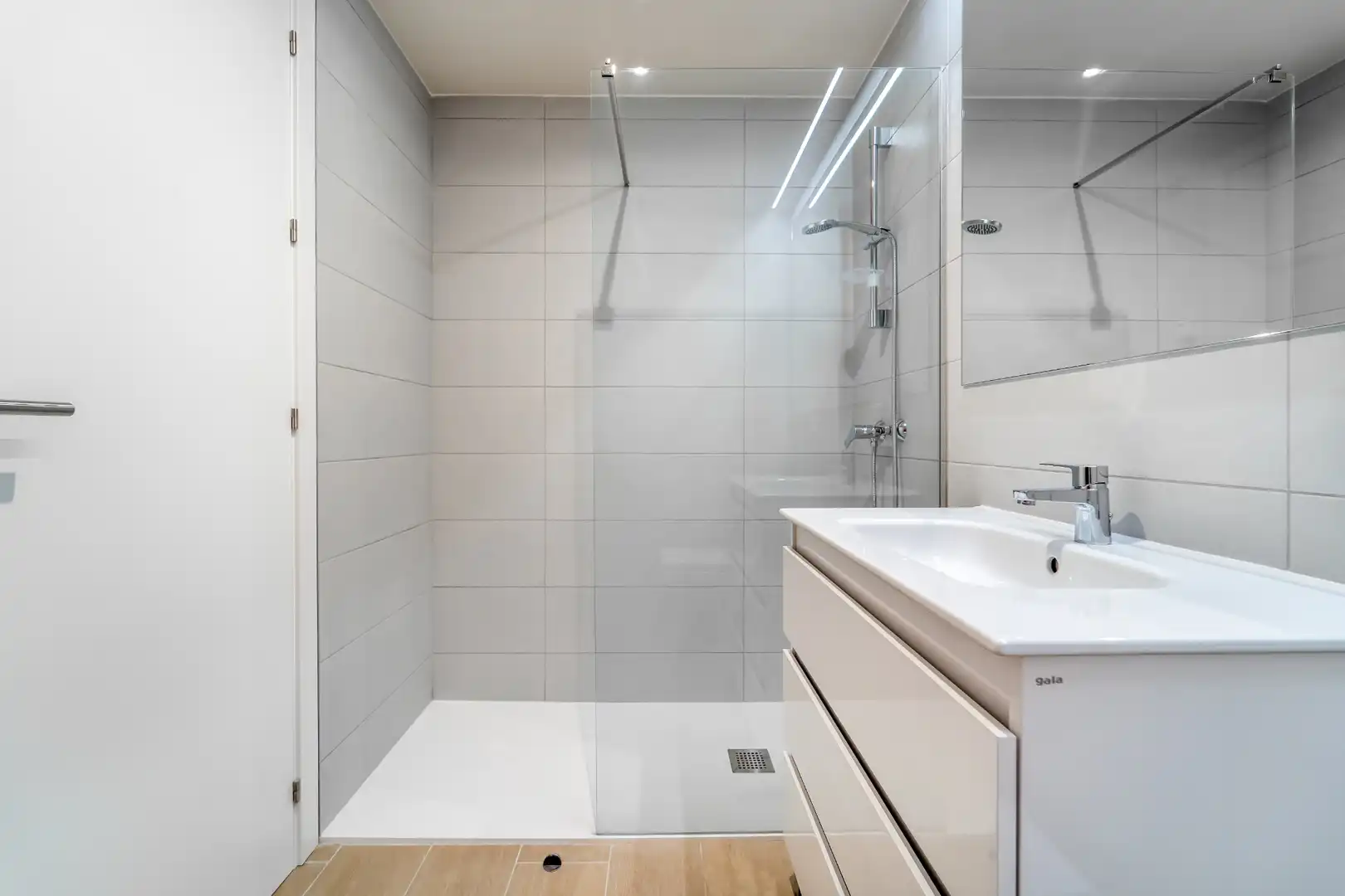 Bathroom of Flat for rent in Alcalá de Henares  with Air Conditioner, Terrace and Storage room