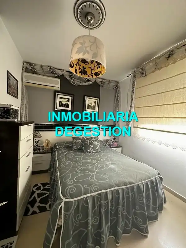 Dormitori de Casa o xalet en venda en Linares amb Aire condicionat, Calefacció i Jardí privat