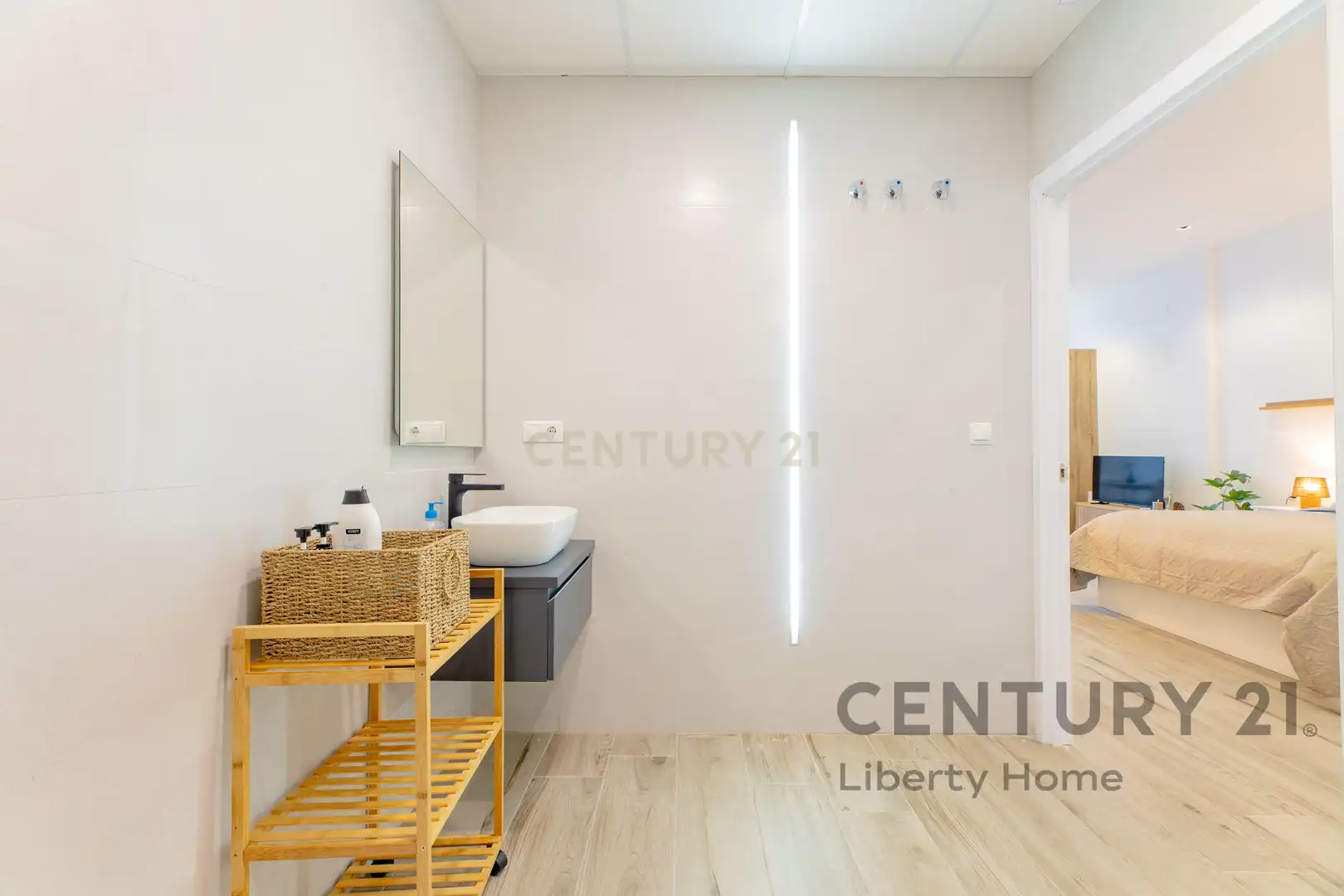 Baño de Apartamento en venta en Valencia con Aire acondicionado, Horno y Lavadora