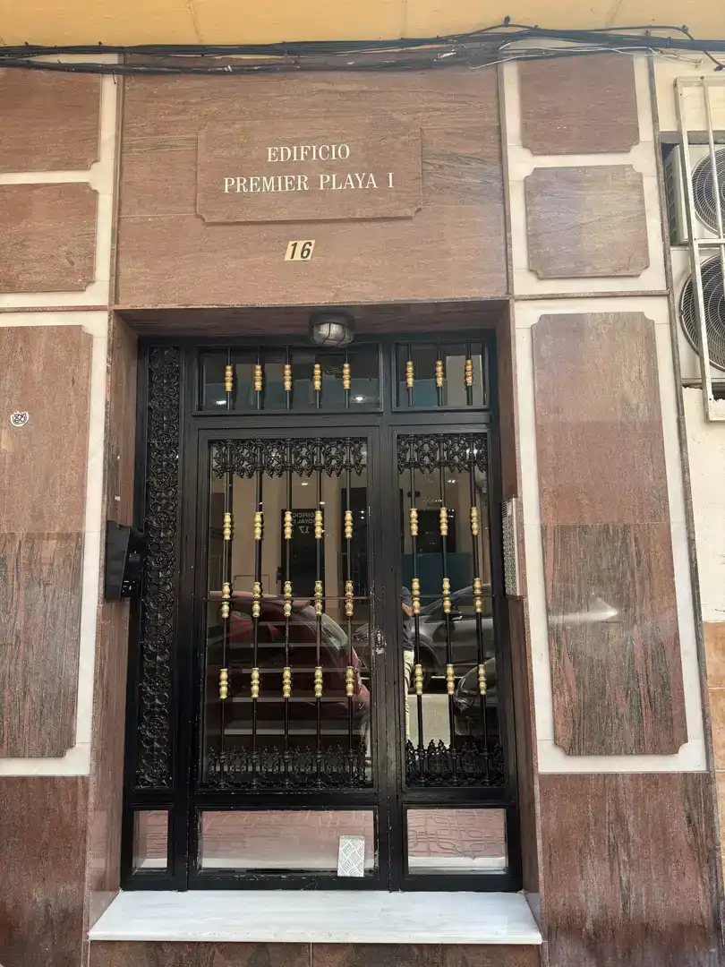Vista exterior de Pis en venda en Torrevieja amb Aire condicionat i Balcó