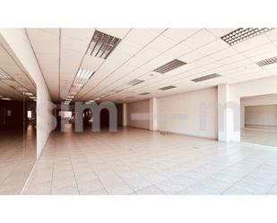 Industrial buildings to rent in Vic
