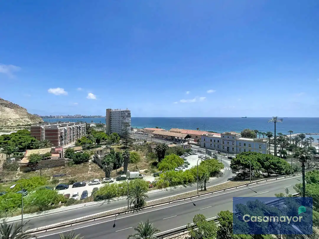 Vista exterior de Dúplex en venda en Alicante / Alacant amb Aire condicionat